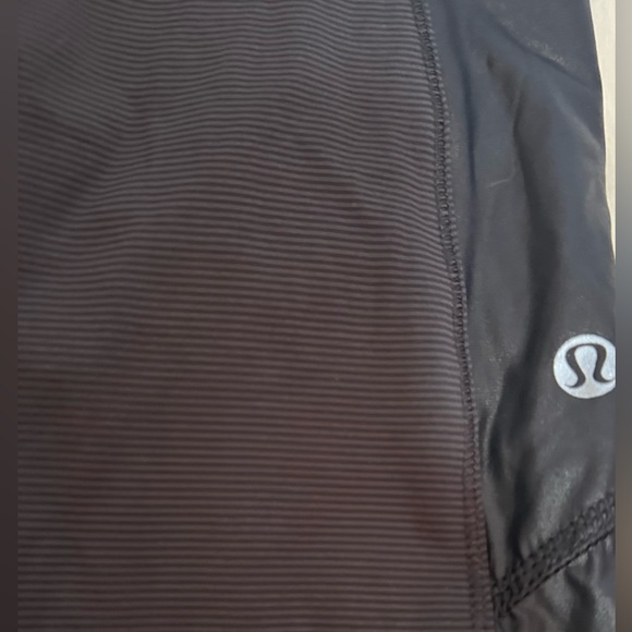 Lululemon RARE Cropped shine Sz 4 - Picture 7 of 16
